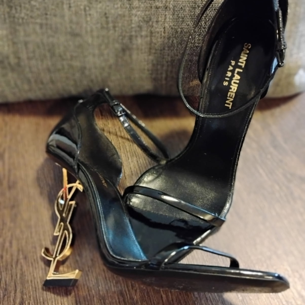 Saint Laurent Black Heels Elegant and Timeless
